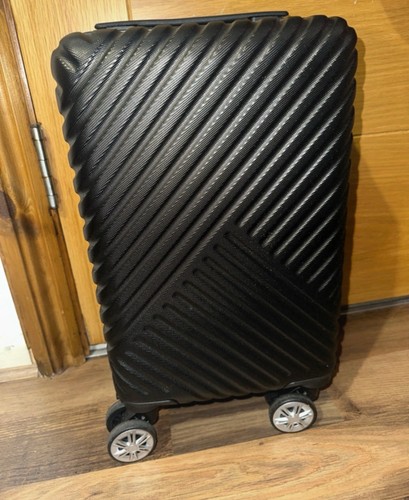 Ryanair underseat cabin - cabin, bag